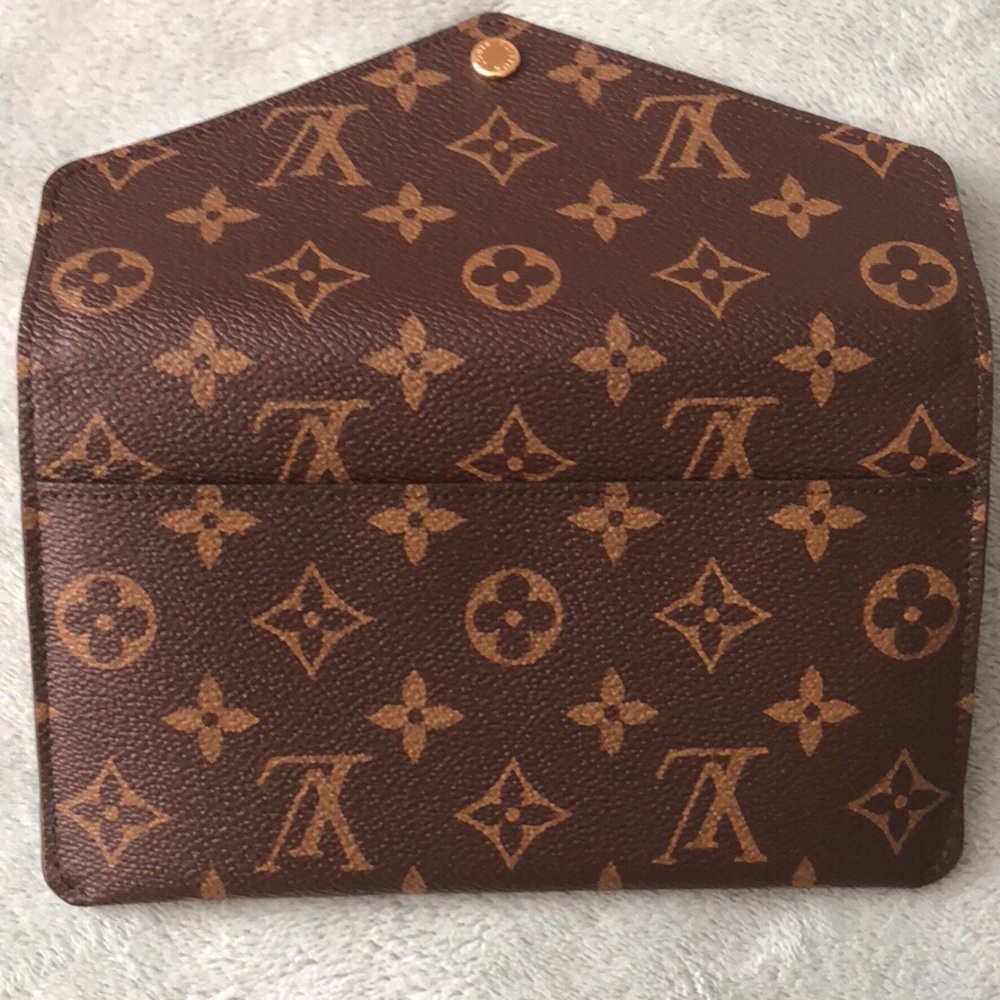 ❣️Sold❣️ Beautiful LV Authentic Monogram Wallet - Picture 3 of 6
